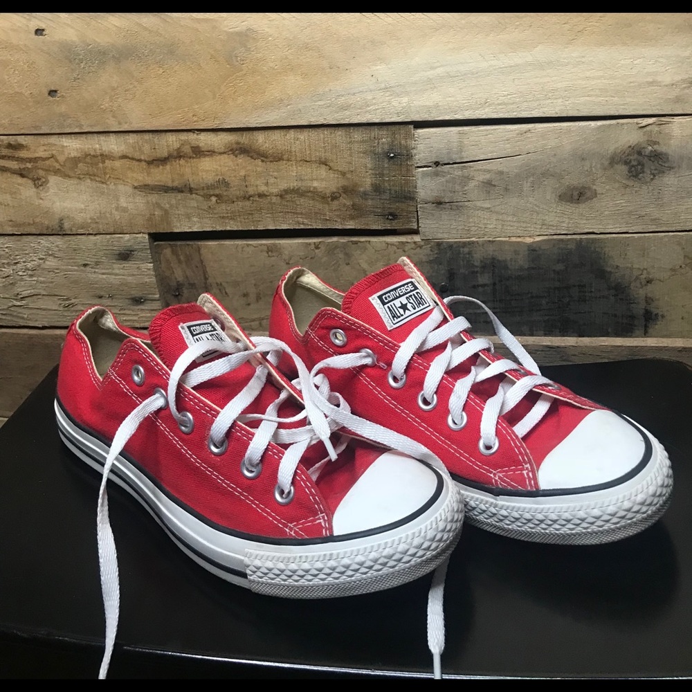 Red low top converse
